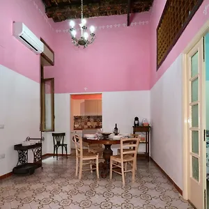 Atrium Apartment Neapel